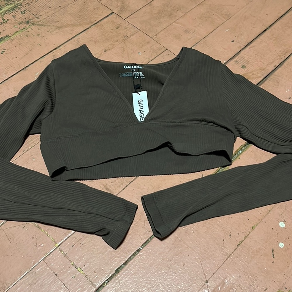 Garage cropped top